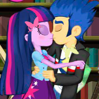 Flash and Twilight sweet kissing