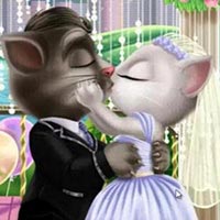 Tom & Angela Wedding Kiss